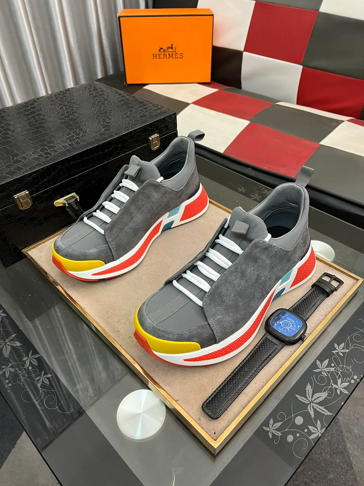 Men's shoes 💰: 560⌚️⌚️[Hermes] New sports shoes Hermès are the most comfortable shoes, no one else⃣️, they are very light on the feet and very good-looking, you will not feel tired when you go shopping and running around 👍 Very light and comfortable, extremely light, perfect for both sports and leisure! It’s up to you to choose, there’s always what you want~ Comes with a full set of packaging gift bags and invoices ✔️Fabric: imported first-layer cowhide ✔️Inner lining: breathable mesh ✔️Outsole: genuine leather bottom ✔️Size: Men 38-44 (45 custom-made) 5️⃣colors available